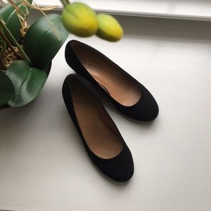 Black suede wedges round toe